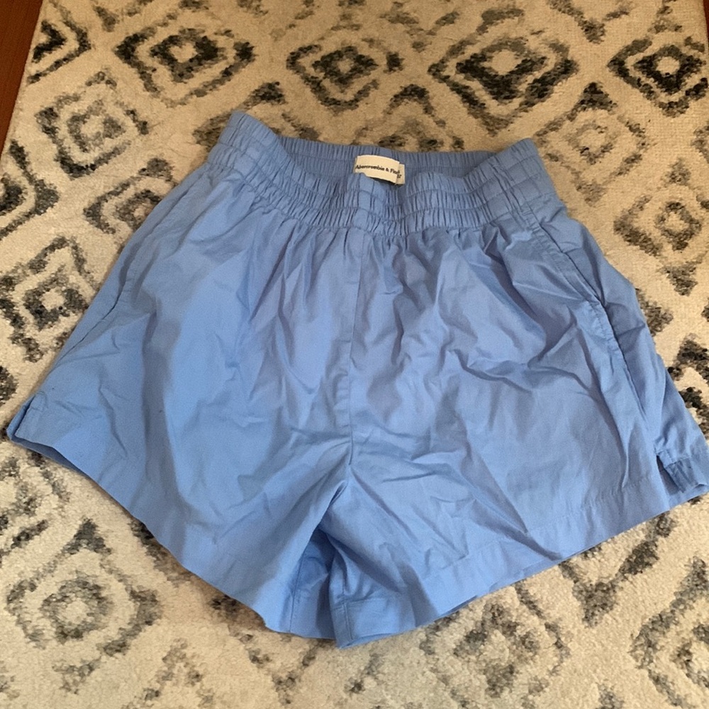 Abercrombie lined blue beach style shorts!